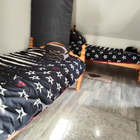 Craftycotta Villa Glomel Bagian luar foto