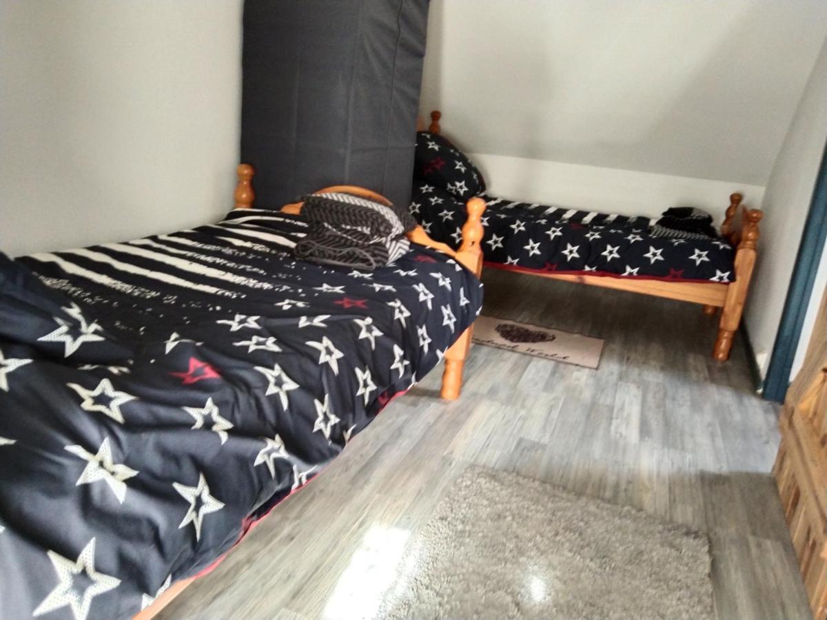 Craftycotta Villa Glomel Bagian luar foto